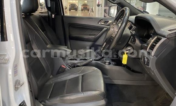 Acheter Occasion Voiture Ford Everest Blanc à Beitbridge, Matabeleland South Acheter Occasion Voiture Ford Everest Blanc à Beitbridge, Matabeleland South