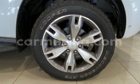 Acheter Occasion Voiture Ford Everest Blanc à Beitbridge, Matabeleland South Acheter Occasion Voiture Ford Everest Blanc à Beitbridge, Matabeleland South
