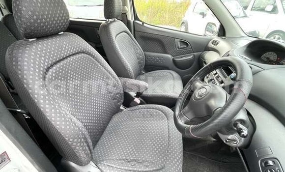 Nunua Ilio tumika Toyota FunCargo Fedha Gari ndani ya Beitbridge nchini Matabeleland Kusini