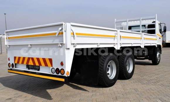 Acheter Occasion Utilitaire Hino 300 Series Blanc à Beitbridge, Matabeleland South Acheter Occasion Utilitaire Hino 300 Series Blanc à Beitbridge, Matabeleland South