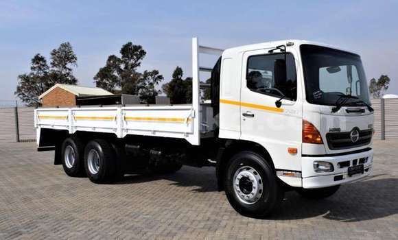 Acheter Occasion Utilitaire Hino 300 Series Blanc à Beitbridge, Matabeleland South Acheter Occasion Utilitaire Hino 300 Series Blanc à Beitbridge, Matabeleland South