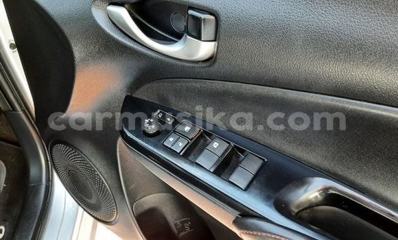 Acheter Occasion Voiture Toyota Yaris Gris à Beitbridge, Matabeleland South Acheter Occasion Voiture Toyota Yaris Gris à Beitbridge, Matabeleland South