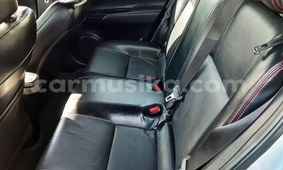 Acheter Occasion Voiture Toyota Yaris Gris à Beitbridge, Matabeleland South Acheter Occasion Voiture Toyota Yaris Gris à Beitbridge, Matabeleland South