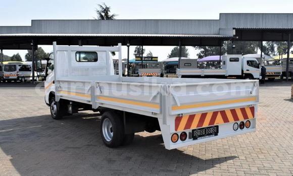 Acheter Occasion Utilitaire Toyota Dyna Blanc à Beitbridge, Matabeleland South Acheter Occasion Utilitaire Toyota Dyna Blanc à Beitbridge, Matabeleland South
