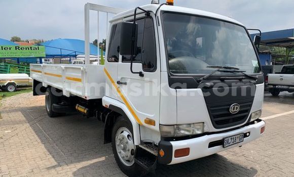 Buy Used Nissan UD White Truck in Beitbridge in Matabeleland South