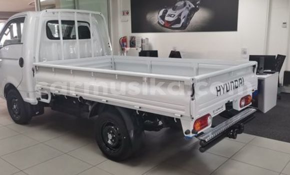 Buy Used Hyundai H200 White Truck in Beitbridge in Matabeleland South Buy Used Hyundai H200 White Truck in Beitbridge in Matabeleland South