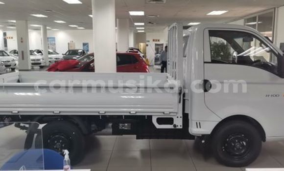 Buy Used Hyundai H200 White Truck in Beitbridge in Matabeleland South Buy Used Hyundai H200 White Truck in Beitbridge in Matabeleland South
