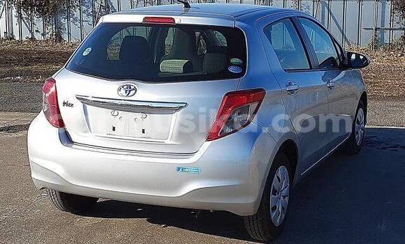 Acheter Occasion Voiture Toyota Vitz Gris à Beitbridge, Matabeleland South Acheter Occasion Voiture Toyota Vitz Gris à Beitbridge, Matabeleland South