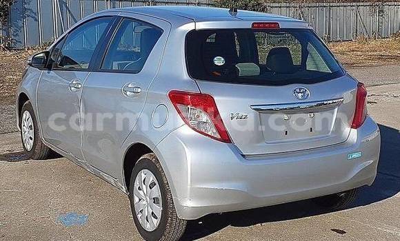 Acheter Occasion Voiture Toyota Vitz Gris à Beitbridge, Matabeleland South Acheter Occasion Voiture Toyota Vitz Gris à Beitbridge, Matabeleland South