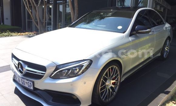 Tenga Tsaru Mercedes-Benz C-Classe Sirivha Mota in Beitbridge in Matabeleland South Tenga Tsaru Mercedes-Benz C-Classe Sirivha Mota in Beitbridge in Matabeleland South