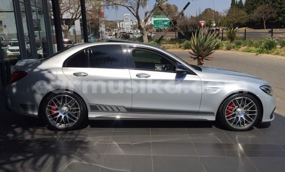 Tenga Tsaru Mercedes-Benz C-Classe Sirivha Mota in Beitbridge in Matabeleland South Tenga Tsaru Mercedes-Benz C-Classe Sirivha Mota in Beitbridge in Matabeleland South