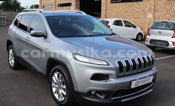 Nunua Ilio tumika Jeep Cherokee Fedha Gari ndani ya Beitbridge nchini Matabeleland Kusini