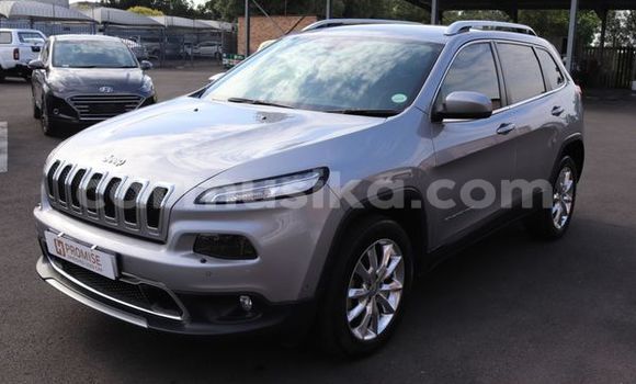 Nunua Ilio tumika Jeep Cherokee Fedha Gari ndani ya Beitbridge nchini Matabeleland Kusini Nunua Ilio tumika Jeep Cherokee Fedha Gari ndani ya Beitbridge nchini Matabeleland Kusini