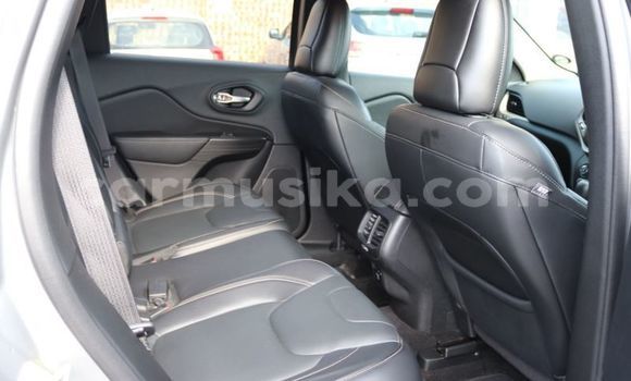 Nunua Ilio tumika Jeep Cherokee Fedha Gari ndani ya Beitbridge nchini Matabeleland Kusini Nunua Ilio tumika Jeep Cherokee Fedha Gari ndani ya Beitbridge nchini Matabeleland Kusini