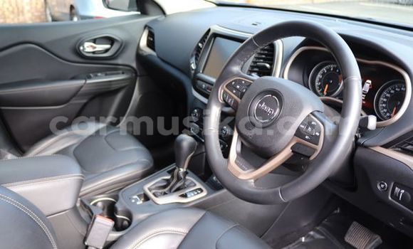 Nunua Ilio tumika Jeep Cherokee Fedha Gari ndani ya Beitbridge nchini Matabeleland Kusini Nunua Ilio tumika Jeep Cherokee Fedha Gari ndani ya Beitbridge nchini Matabeleland Kusini