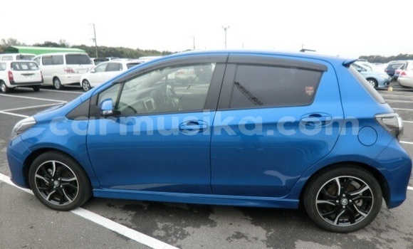 Buy Used Toyota Vitz Blue Car in Beitbridge in Matabeleland South Buy Used Toyota Vitz Blue Car in Beitbridge in Matabeleland South