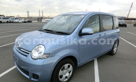 Buy Used Toyota Sienta Blue Car in Beitbridge in Matabeleland South Buy Used Toyota Sienta Blue Car in Beitbridge in Matabeleland South