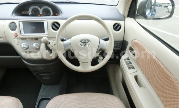 Buy Used Toyota Sienta Blue Car in Beitbridge in Matabeleland South Buy Used Toyota Sienta Blue Car in Beitbridge in Matabeleland South