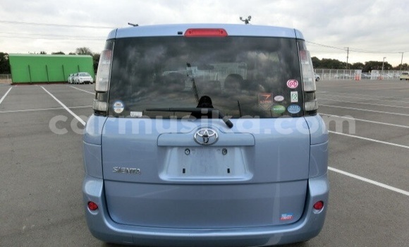 Buy Used Toyota Sienta Blue Car in Beitbridge in Matabeleland South Buy Used Toyota Sienta Blue Car in Beitbridge in Matabeleland South