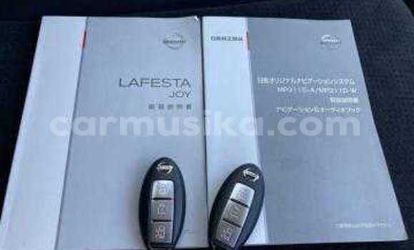 Acheter Occasion Voiture Nissan Lafesta Gris à Beitbridge, Matabeleland South Acheter Occasion Voiture Nissan Lafesta Gris à Beitbridge, Matabeleland South