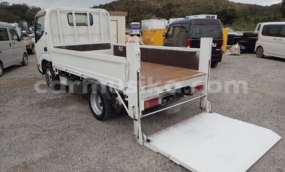 Buy Used Toyota Dyna White Truck in Beitbridge in Matabeleland South Buy Used Toyota Dyna White Truck in Beitbridge in Matabeleland South