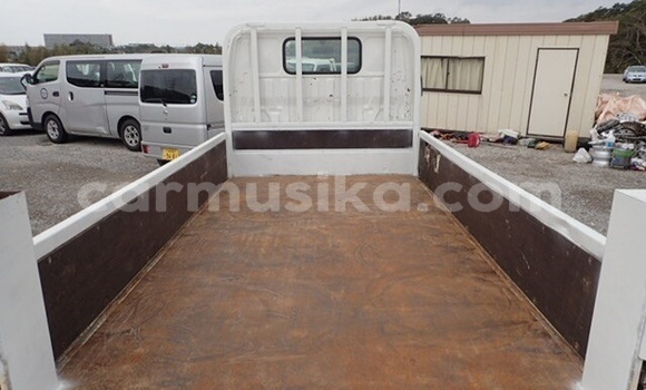 Buy Used Toyota Dyna White Truck in Beitbridge in Matabeleland South Buy Used Toyota Dyna White Truck in Beitbridge in Matabeleland South