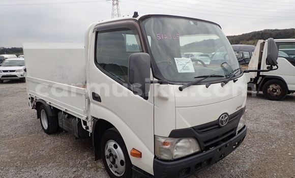 Buy Used Toyota Dyna White Truck in Beitbridge in Matabeleland South Buy Used Toyota Dyna White Truck in Beitbridge in Matabeleland South