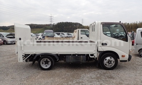 Buy Used Toyota Dyna White Truck in Beitbridge in Matabeleland South Buy Used Toyota Dyna White Truck in Beitbridge in Matabeleland South