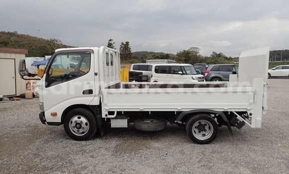 Buy Used Toyota Dyna White Truck in Beitbridge in Matabeleland South Buy Used Toyota Dyna White Truck in Beitbridge in Matabeleland South