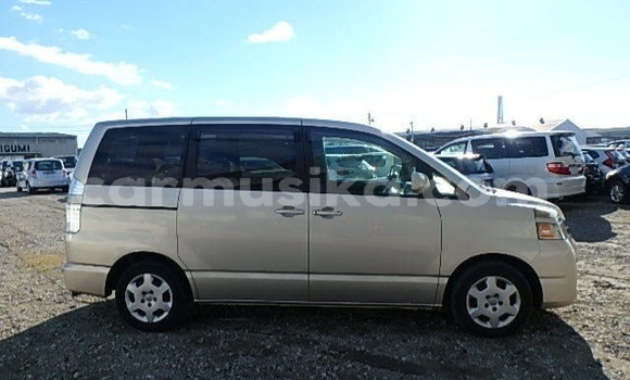 Acheter Occasion Voiture Toyota Voxy Beige à Beitbridge, Matabeleland South Acheter Occasion Voiture Toyota Voxy Beige à Beitbridge, Matabeleland South