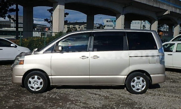 Acheter Occasion Voiture Toyota Voxy Beige à Beitbridge, Matabeleland South Acheter Occasion Voiture Toyota Voxy Beige à Beitbridge, Matabeleland South