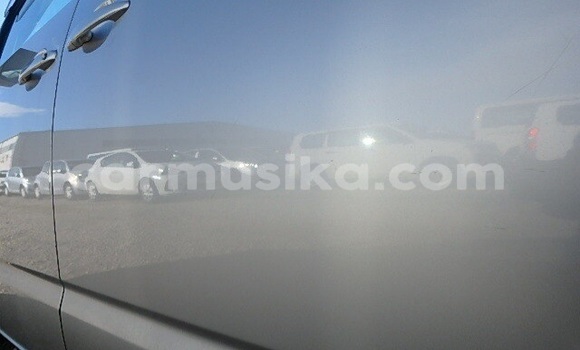 Acheter Occasion Voiture Toyota Voxy Beige à Beitbridge, Matabeleland South Acheter Occasion Voiture Toyota Voxy Beige à Beitbridge, Matabeleland South