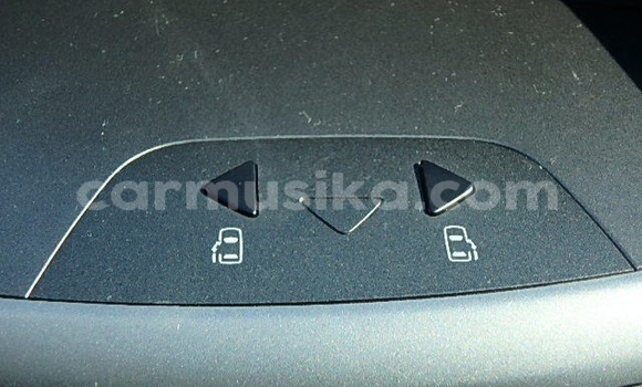 Acheter Occasion Voiture Toyota Voxy Beige à Beitbridge, Matabeleland South Acheter Occasion Voiture Toyota Voxy Beige à Beitbridge, Matabeleland South