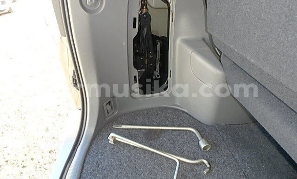 Acheter Occasion Voiture Toyota Voxy Beige à Beitbridge, Matabeleland South Acheter Occasion Voiture Toyota Voxy Beige à Beitbridge, Matabeleland South