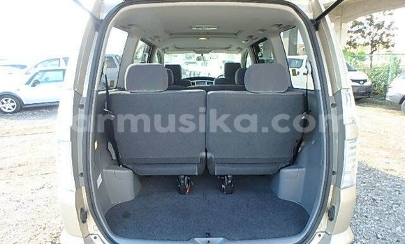 Acheter Occasion Voiture Toyota Voxy Beige à Beitbridge, Matabeleland South Acheter Occasion Voiture Toyota Voxy Beige à Beitbridge, Matabeleland South