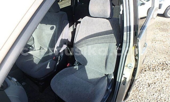 Acheter Occasion Voiture Toyota Voxy Beige à Beitbridge, Matabeleland South Acheter Occasion Voiture Toyota Voxy Beige à Beitbridge, Matabeleland South