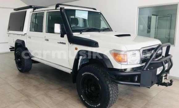 Buy Used Toyota Land Cruiser White Car in Beitbridge in Matabeleland South
