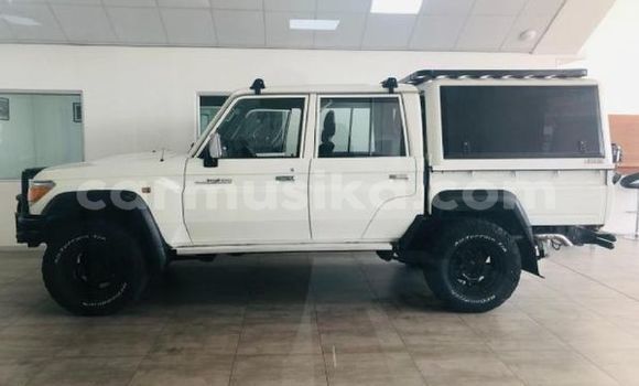 Acheter Occasion Voiture Toyota Land Cruiser Blanc à Beitbridge, Matabeleland South Acheter Occasion Voiture Toyota Land Cruiser Blanc à Beitbridge, Matabeleland South