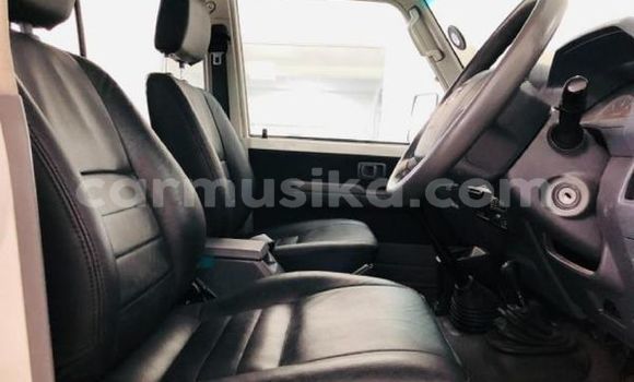 Acheter Occasion Voiture Toyota Land Cruiser Blanc à Beitbridge, Matabeleland South Acheter Occasion Voiture Toyota Land Cruiser Blanc à Beitbridge, Matabeleland South