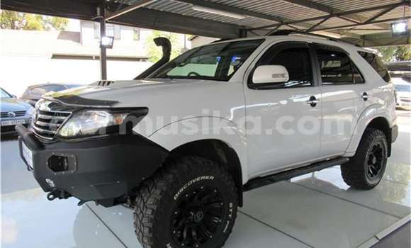 Tenga Tsaru Toyota Fortuner Chena Mota in Beitbridge in Matabeleland South