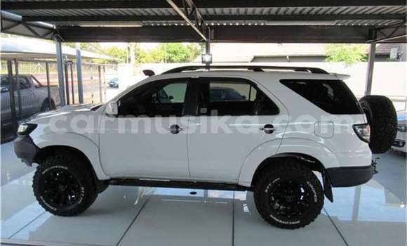 Acheter Occasion Voiture Toyota Fortuner Blanc à Beitbridge, Matabeleland South Acheter Occasion Voiture Toyota Fortuner Blanc à Beitbridge, Matabeleland South