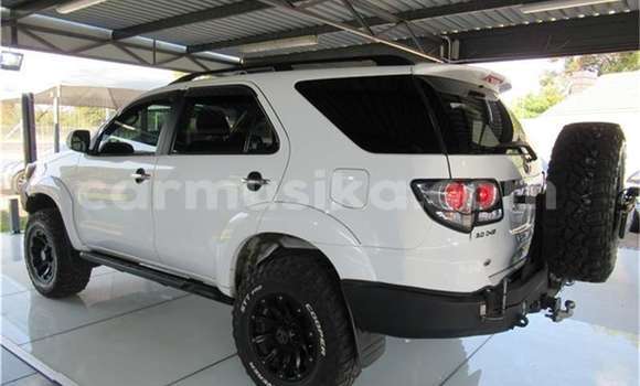 Acheter Occasion Voiture Toyota Fortuner Blanc à Beitbridge, Matabeleland South Acheter Occasion Voiture Toyota Fortuner Blanc à Beitbridge, Matabeleland South
