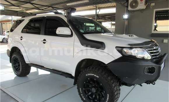 Acheter Occasion Voiture Toyota Fortuner Blanc à Beitbridge, Matabeleland South Acheter Occasion Voiture Toyota Fortuner Blanc à Beitbridge, Matabeleland South