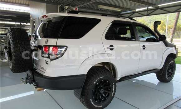 Acheter Occasion Voiture Toyota Fortuner Blanc à Beitbridge, Matabeleland South Acheter Occasion Voiture Toyota Fortuner Blanc à Beitbridge, Matabeleland South