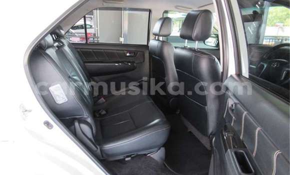 Acheter Occasion Voiture Toyota Fortuner Blanc à Beitbridge, Matabeleland South Acheter Occasion Voiture Toyota Fortuner Blanc à Beitbridge, Matabeleland South