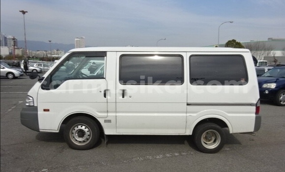 Acheter Occasion Voiture Mazda Bongo Blanc à Beitbridge, Matabeleland South Acheter Occasion Voiture Mazda Bongo Blanc à Beitbridge, Matabeleland South