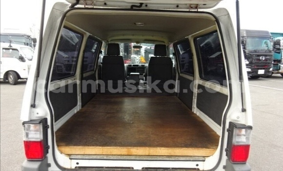 Acheter Occasion Voiture Mazda Bongo Blanc à Beitbridge, Matabeleland South Acheter Occasion Voiture Mazda Bongo Blanc à Beitbridge, Matabeleland South