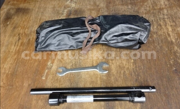 Acheter Occasion Voiture Mazda Bongo Blanc à Beitbridge, Matabeleland South Acheter Occasion Voiture Mazda Bongo Blanc à Beitbridge, Matabeleland South