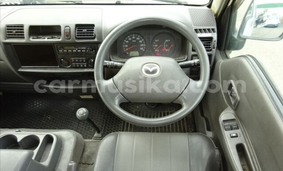 Acheter Occasion Voiture Mazda Bongo Blanc à Beitbridge, Matabeleland South Acheter Occasion Voiture Mazda Bongo Blanc à Beitbridge, Matabeleland South