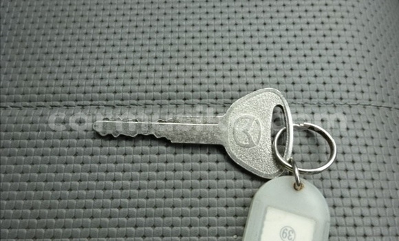 Acheter Occasion Voiture Mazda Bongo Blanc à Beitbridge, Matabeleland South Acheter Occasion Voiture Mazda Bongo Blanc à Beitbridge, Matabeleland South